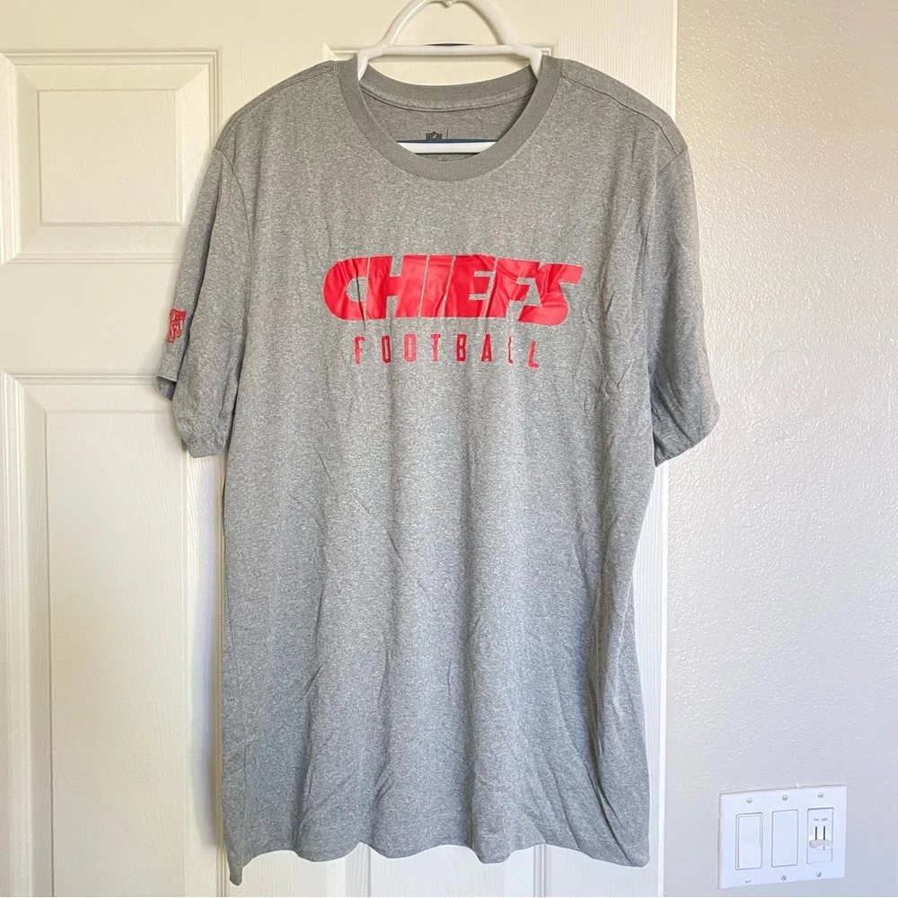 NWT Kansas City Chiefs Nike NFL On Field Apparel Shirt Size Large